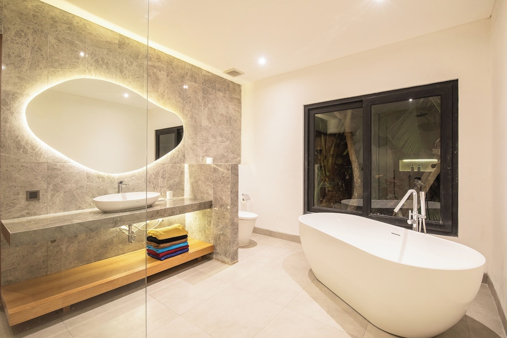 Elegant 3BR Retreat Stylish Modern Villa Seminyak