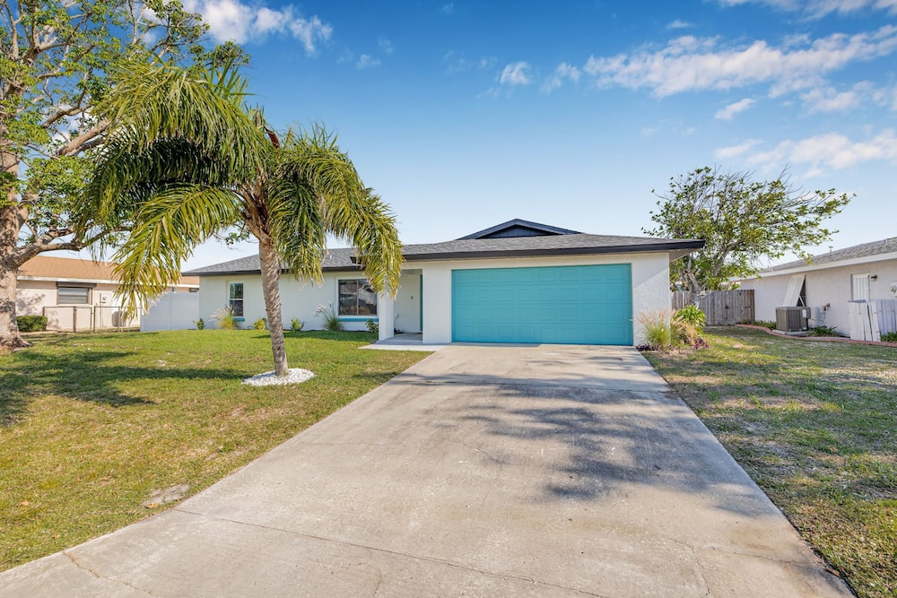 Castaway Cottage Near IMG and Beaches