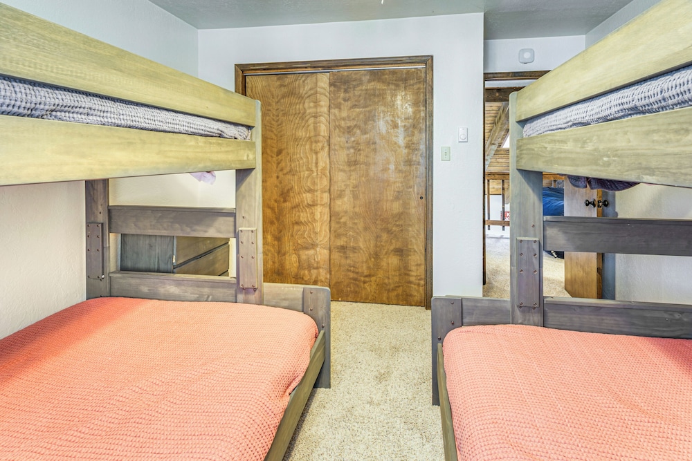 Walk to Lake & Trails: Angel Fire Home w/ Deck!