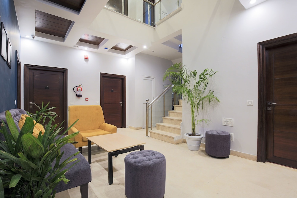 Lobby & Reception