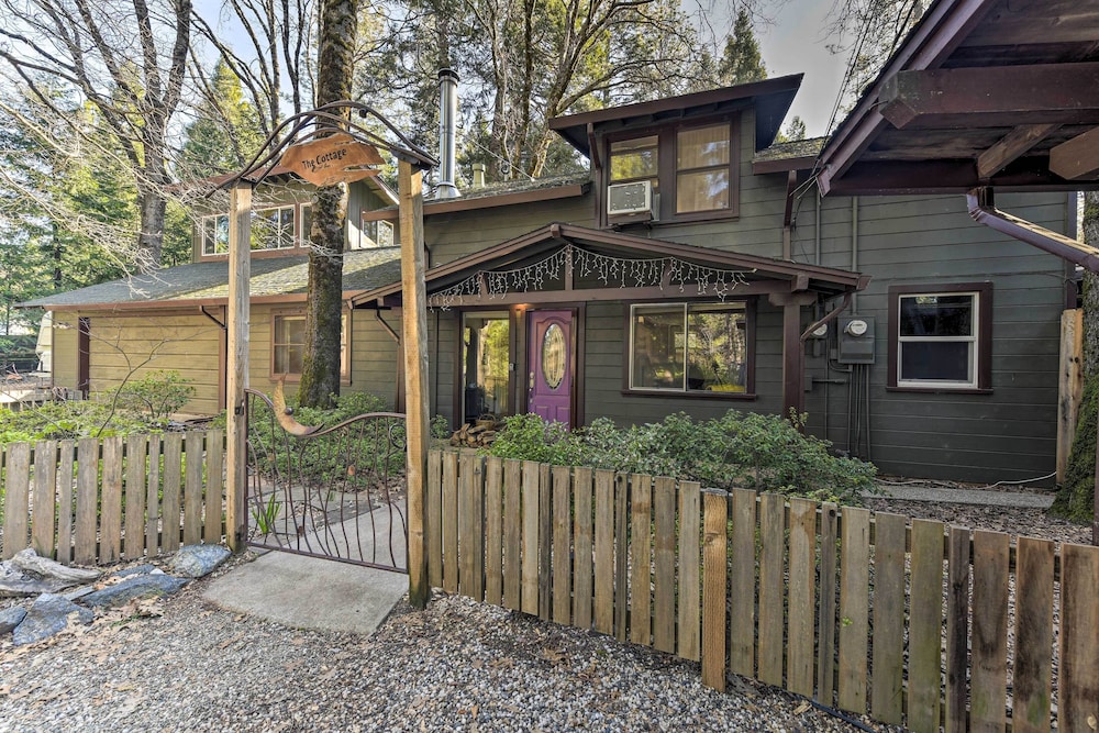 Peaceful Cottage w/ Grill & Yard in Grass Valley! view 3