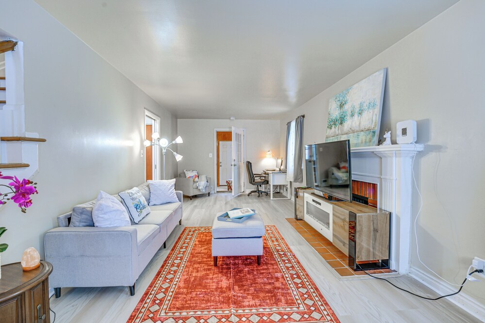 15 Mi to Dtwn Detroit: Cozy Family Home w/ Yard!