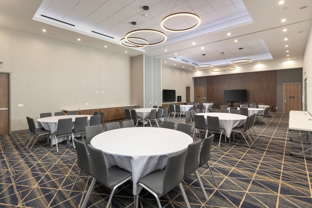 Holiday Inn Suites Monterey Park Los Angeles, an IHG Hotel - Property Image 93