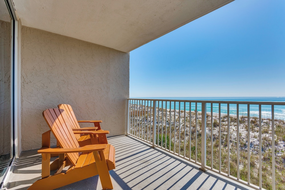 Direct Sand Access! Family Pensacola Beach Retreat