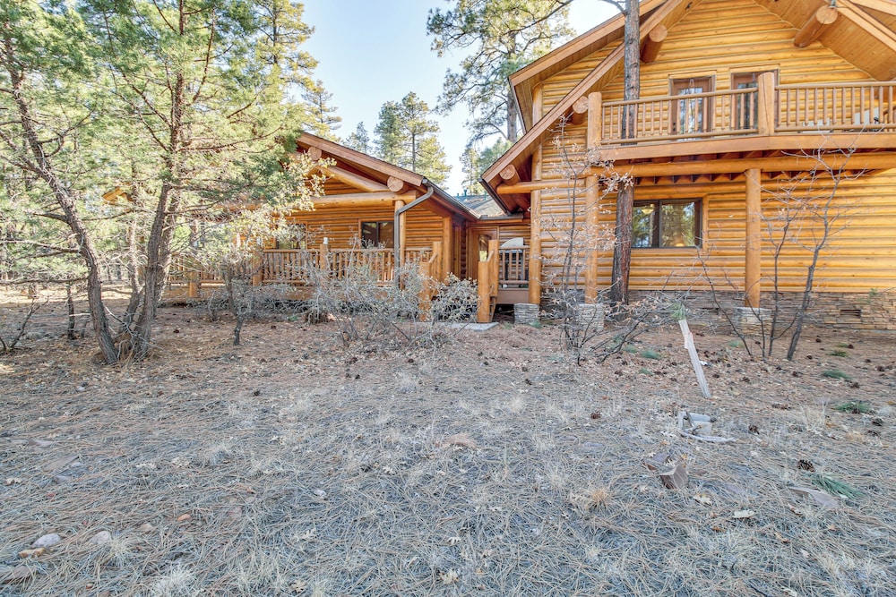 Fire Pit: Cozy Winter Cabin, 45 Mi to Sunrise Park