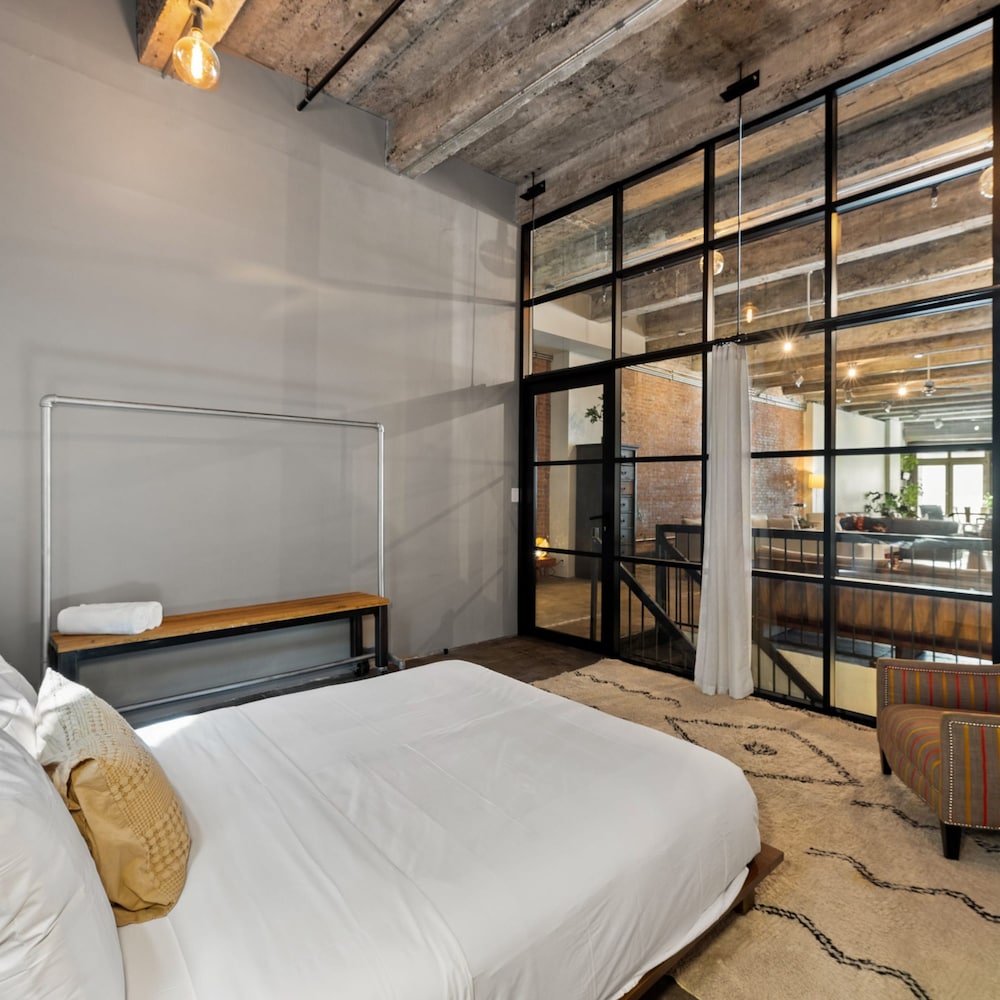 Greenwich Court by Rove Travel 3BR Loft w Sauna