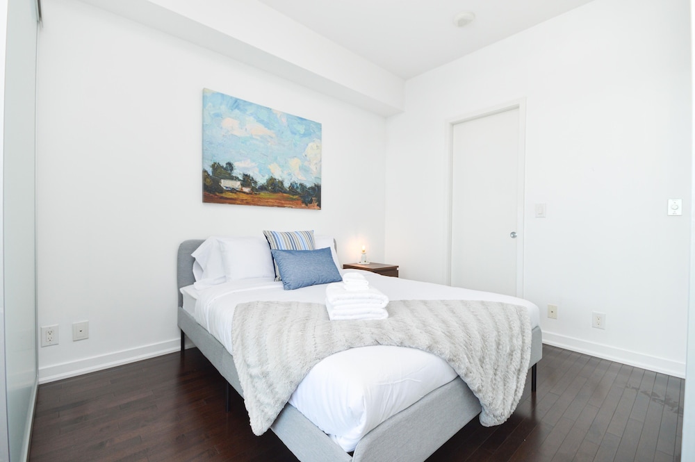 Downtown Toronto Condo near Scotiabank Arena - Image 4