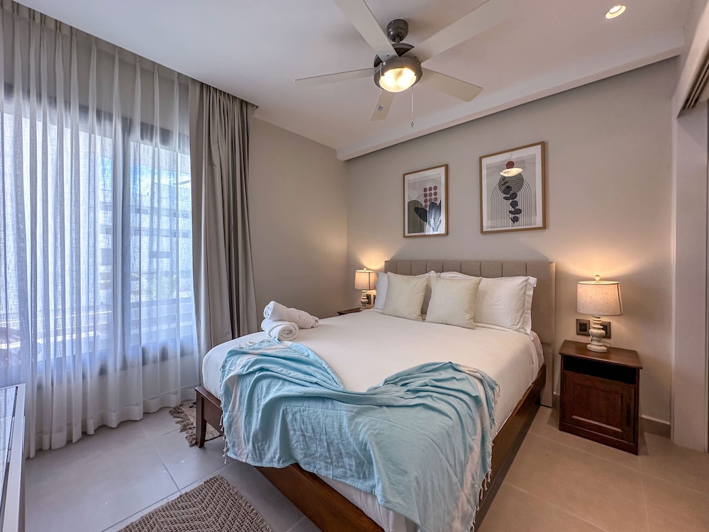 Beautiful Brand new Beach Condo w Picuzzi