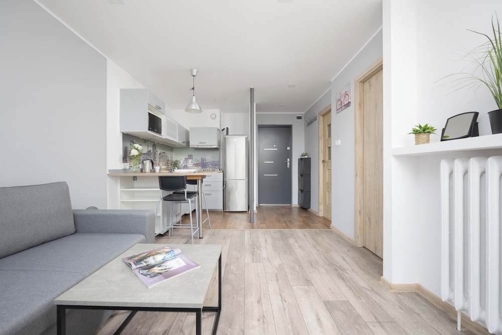 Al. Jana Pawła II Apartment by Renters view 2