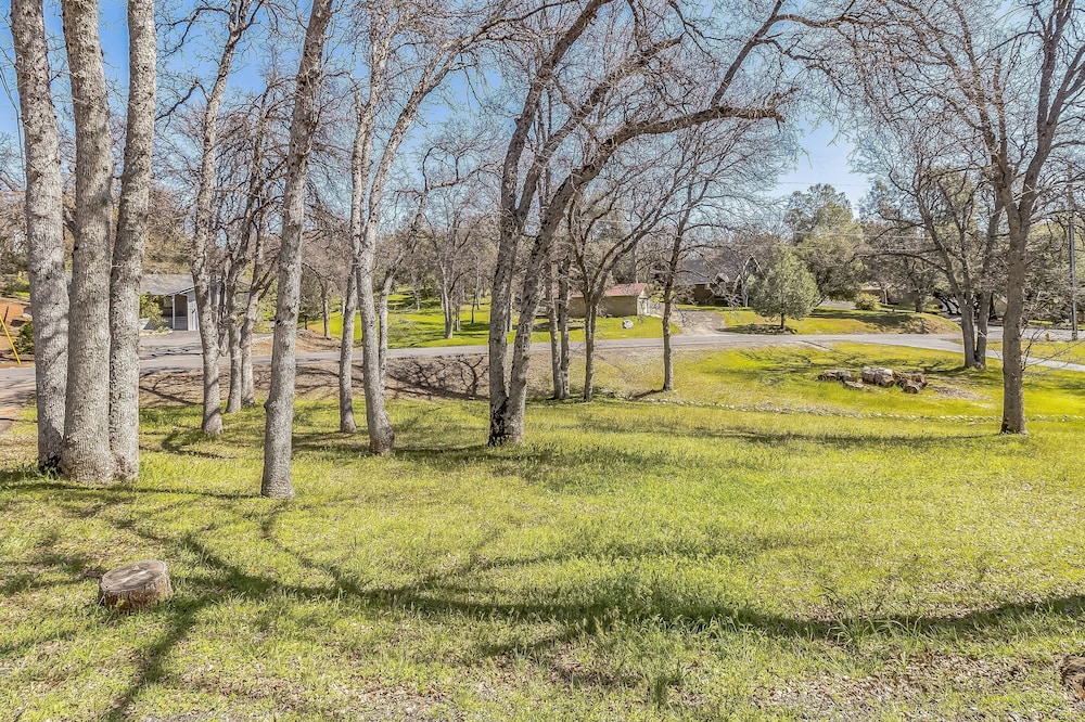 Lincoln Lodge 2 Bedroom Cabin by Yosemite Region Resorts