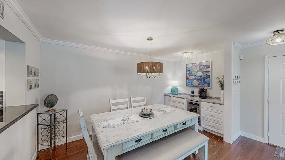 Delightful 3BR Condo Near Gulf Shores With Pool & Hot Tub