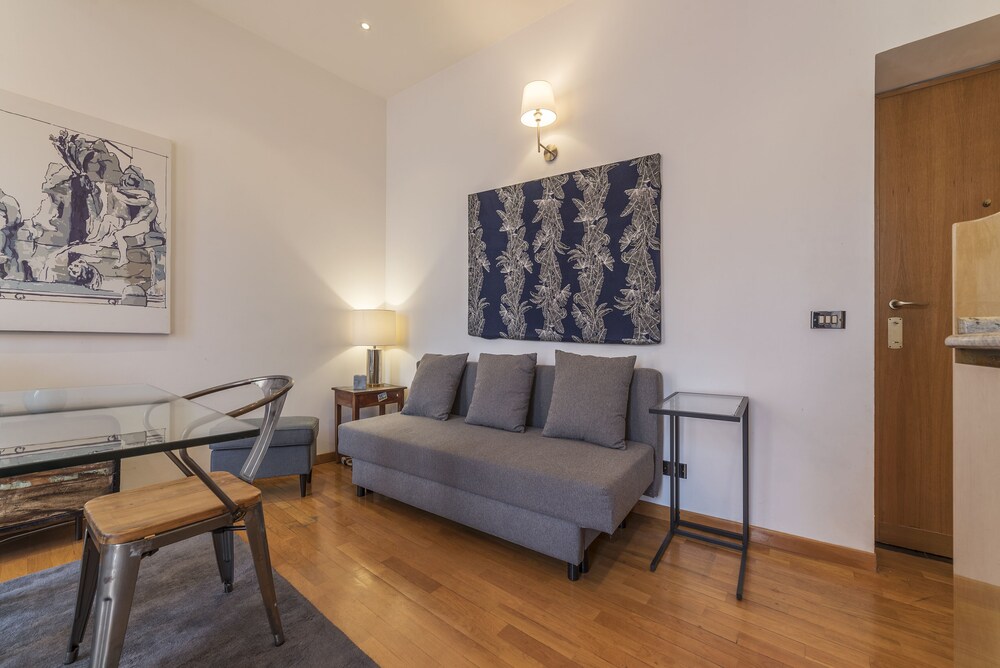 Piazza di Spagna Stylish Flat
