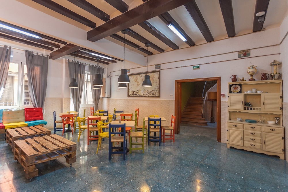 LOFT HOSTAL Group 80