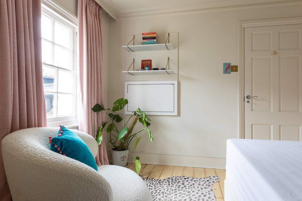 Molyneux Street II by Onefinestay