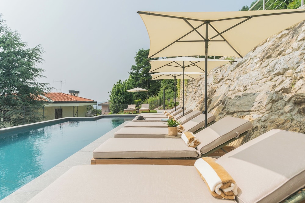 Pureview Luxury Suites, with breakfast & pool by Rent all Como