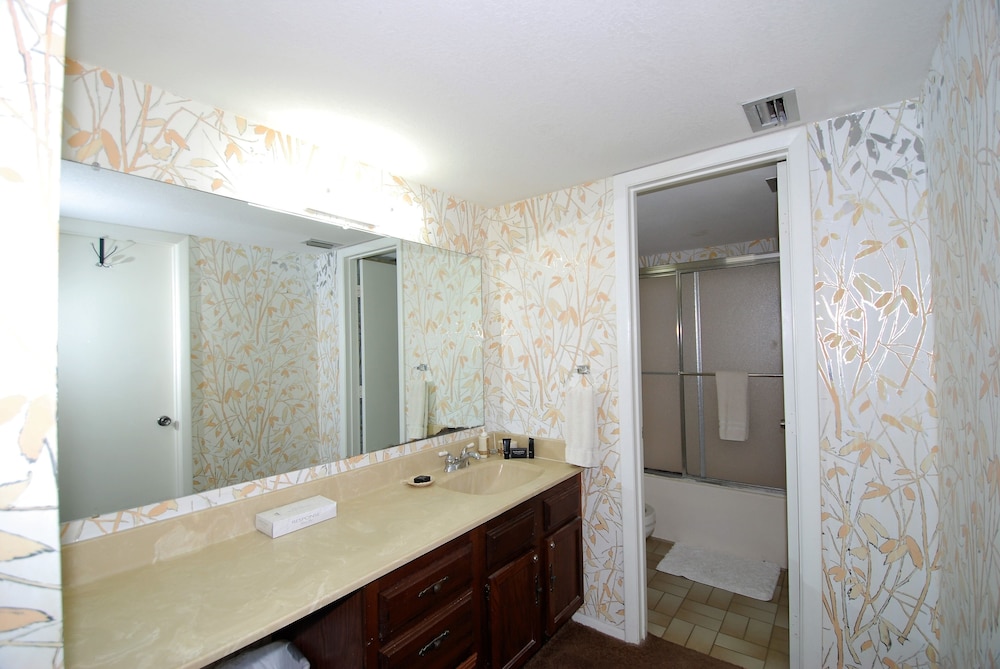 Summit Condo Unit #202 3 Bedroom Condo by RedAwning