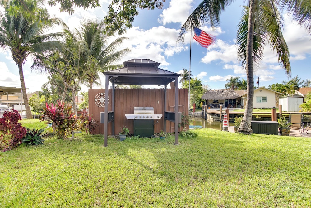 Canal Side Retreat w/ Dock, By Hollywood Boardwalk