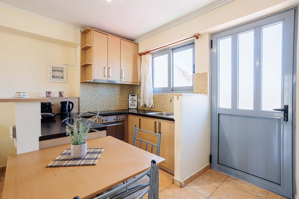 Cozy Studio w Balcony in the Center of Filiatra
