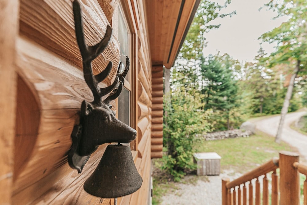 Harfang 51 - Stunning log Cottage With Private hot tub Pool and Scandinavian dry Barrel Sauna