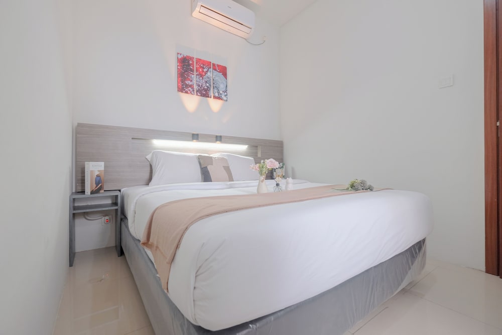 Well Designed and Warm 2BR Apartment at Vittoria Residence