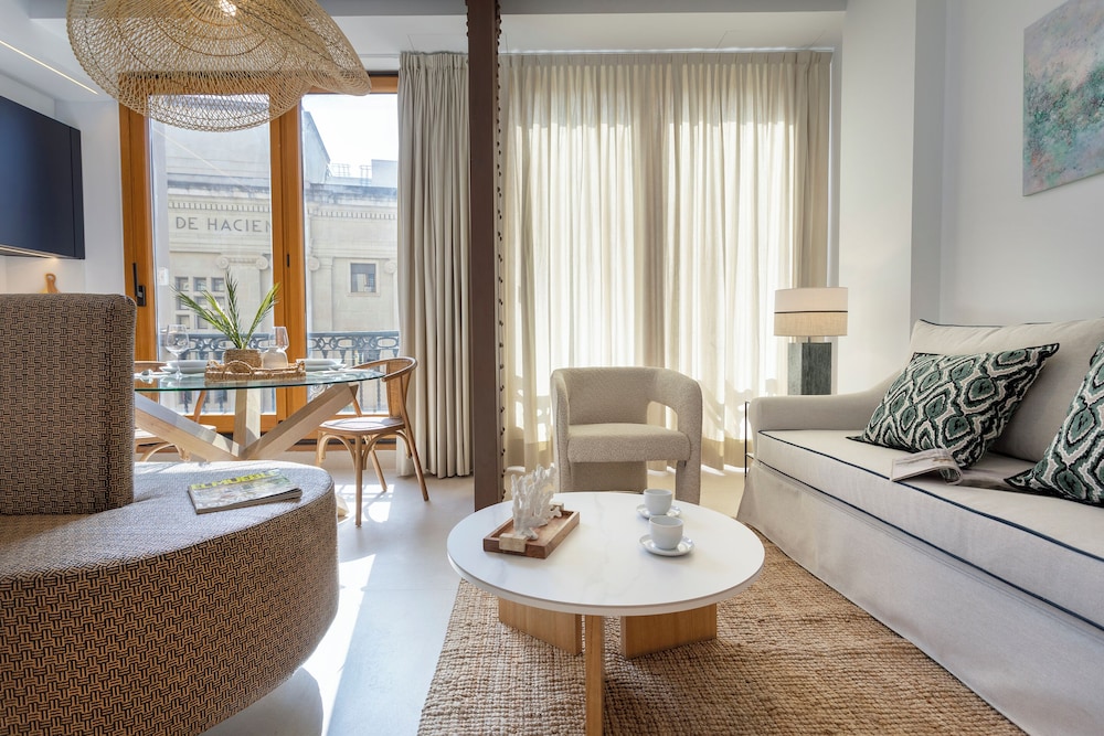 Bright Apartment in Seville. Tomás de Ibarra II