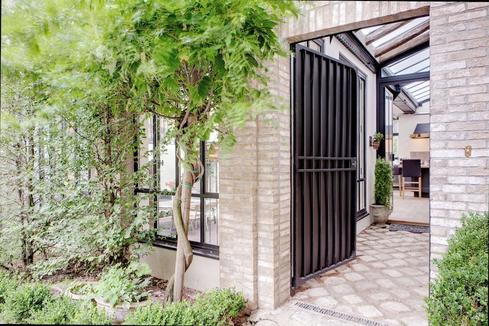 Paris Green House Residence