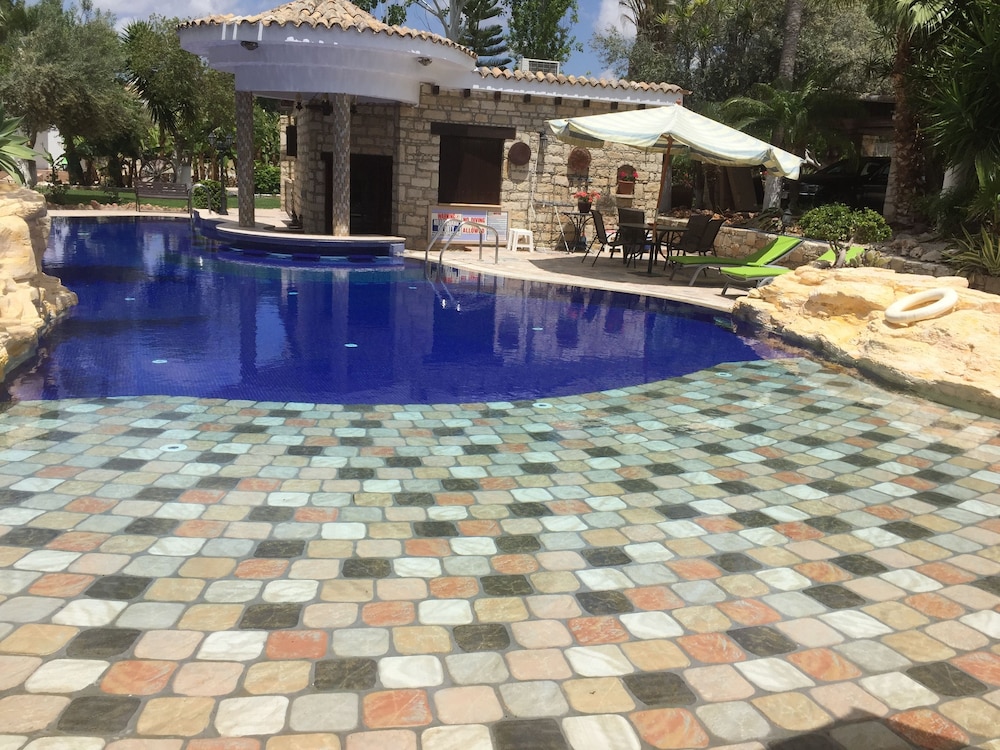 De Michanna Properties