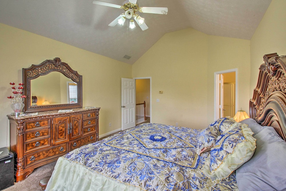Spacious Stone Mountain Home - Walk Everywhere!