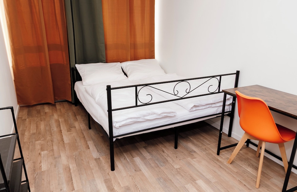 XENON HOSTELS UG