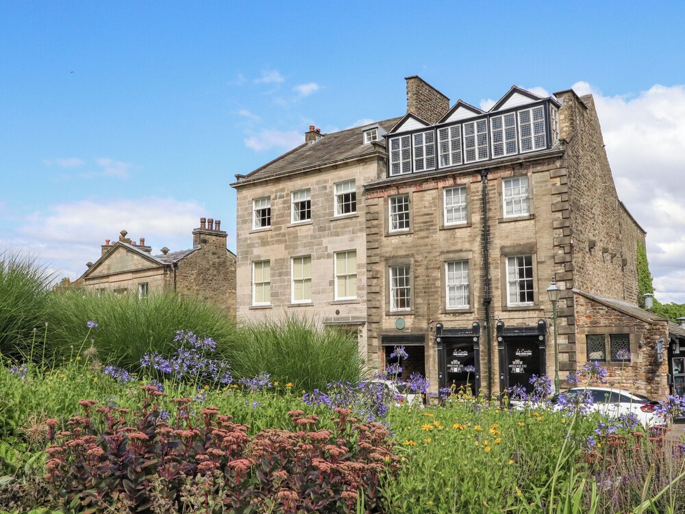 5 Castle Hill
