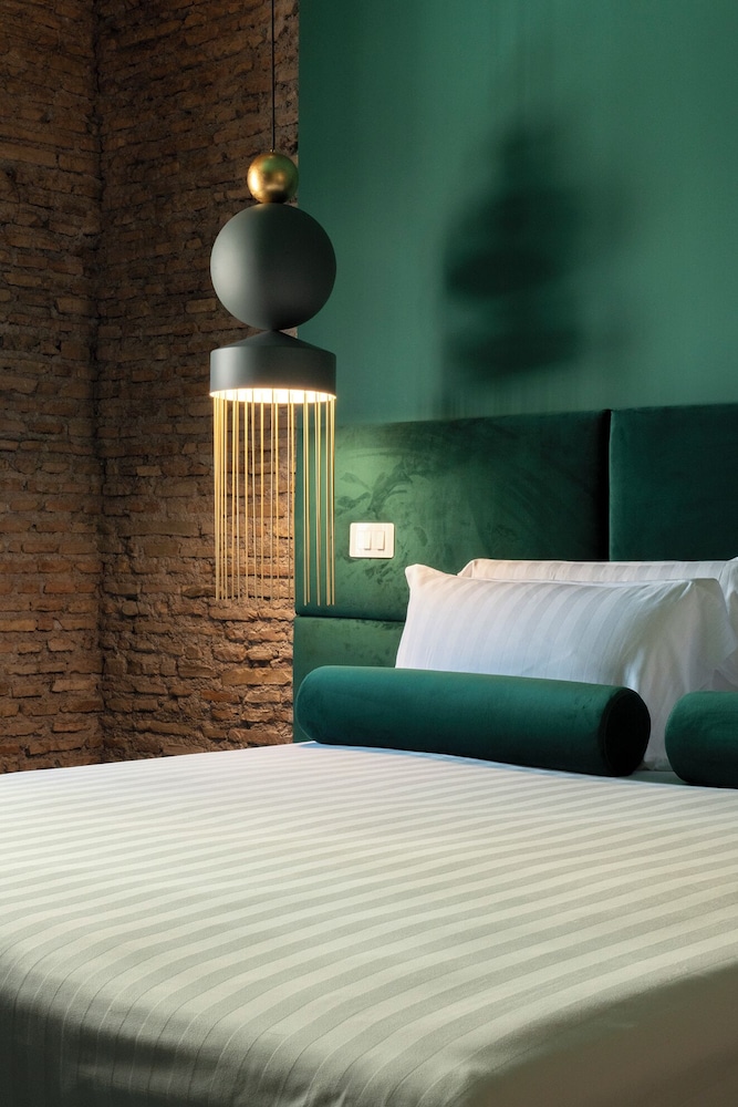 Colonna Collection