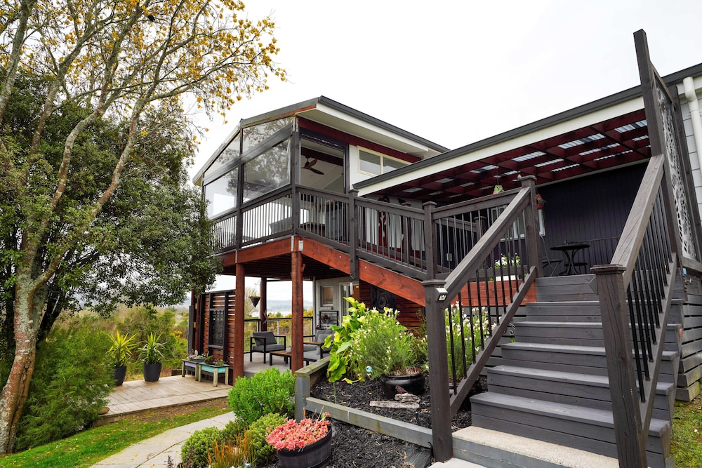 Kiwi Retreat By Aotearoa Escapes