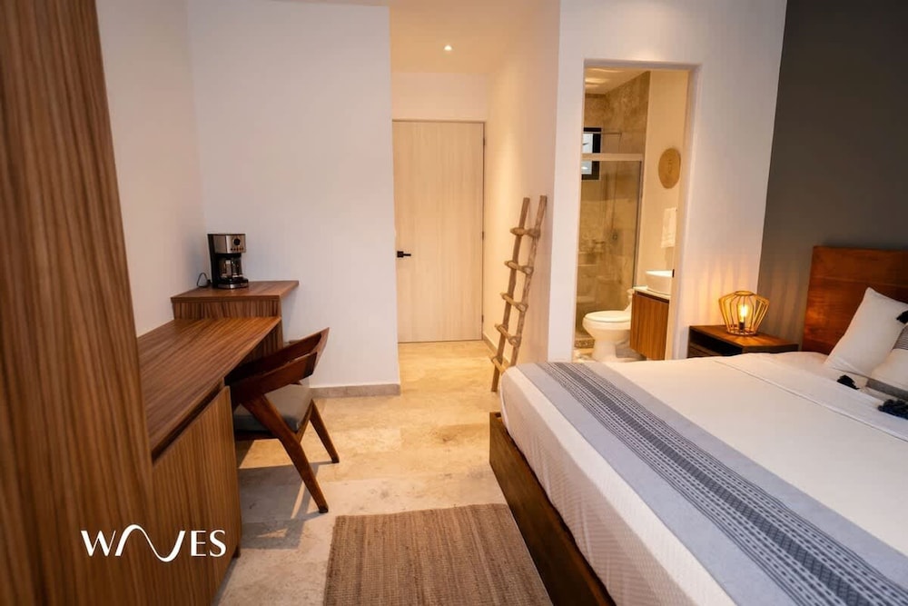 Prime Location 2 BR Apartment With Natural Ligthed LX Amenities by Waves Management