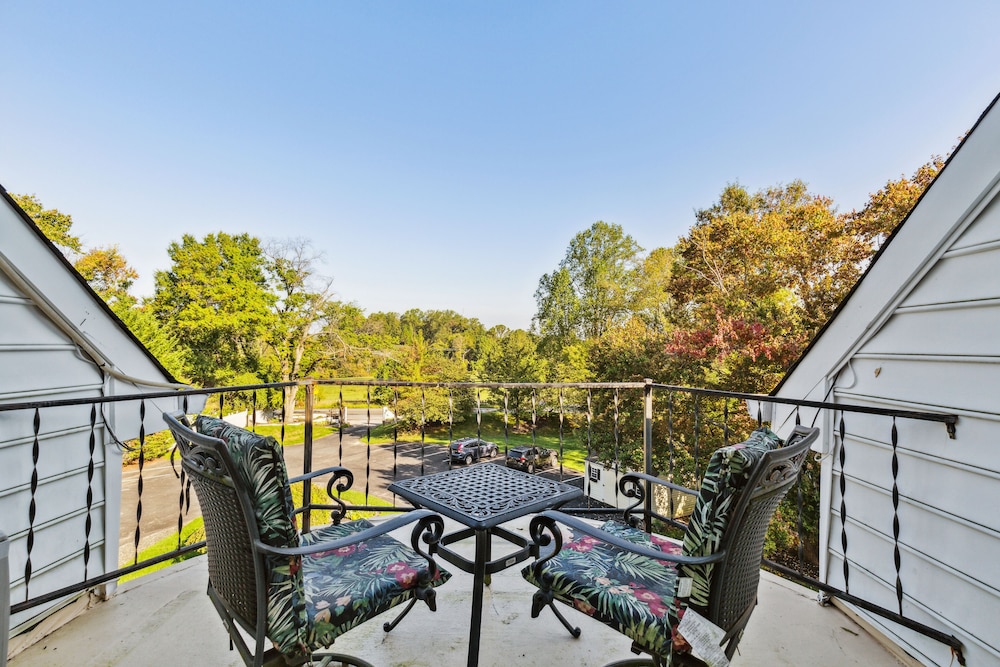 Columbia Vacations - The Columbia Inn at Peralynna Manor - Property Image 77