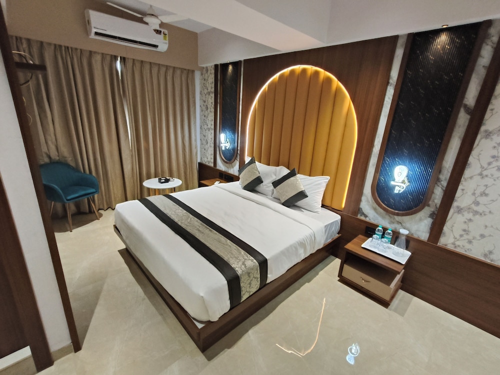 Hotel Saffron Grand Thane
