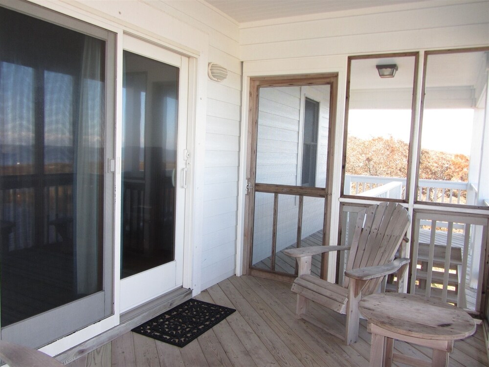 Spartina 3 Bedroom Cottage by RedAwning