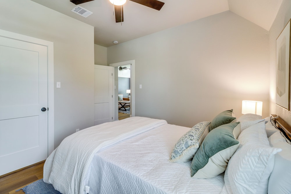Townhome Near At&t Stadium: Great for Game Day!