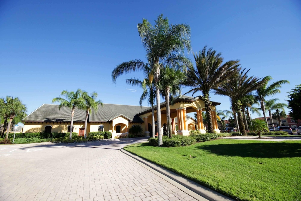 Paradise 4Bd w Private Pool Waterpark 8951
