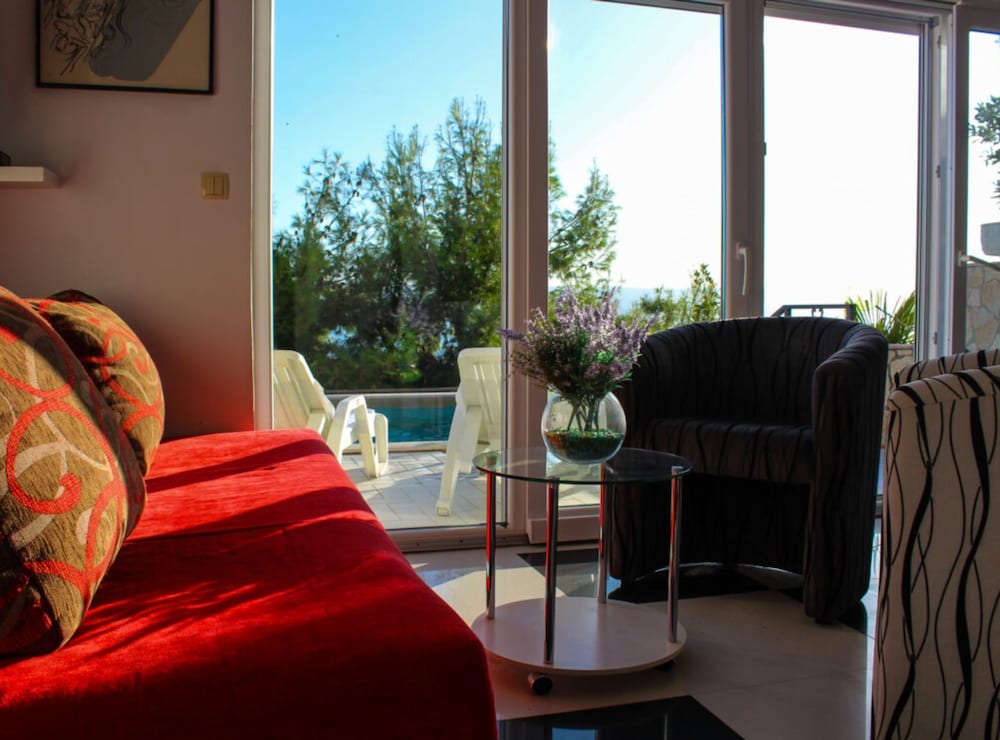 Seafront Apartment Sea Relax With Private Pool