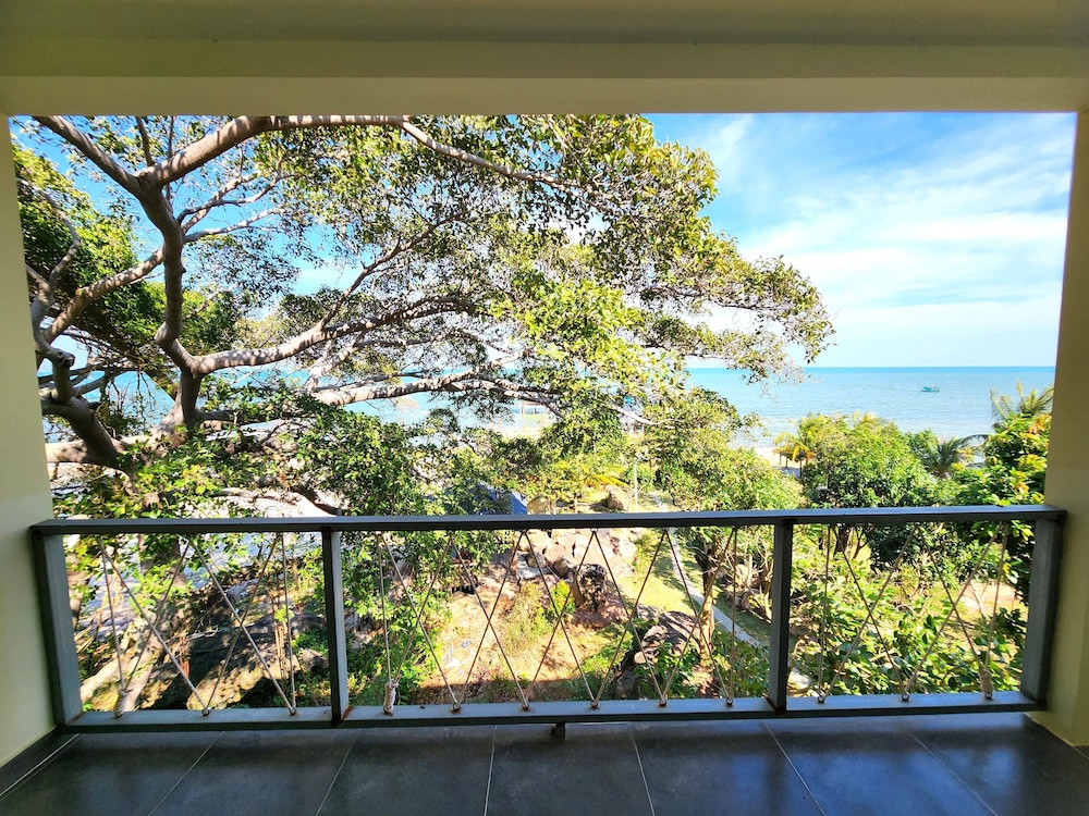 Sunny Shore Resort