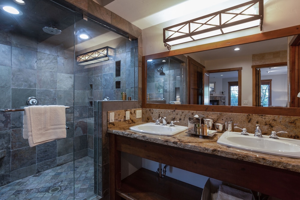 1 Bedroom Condo with Spa - Silver Baron Lodge 1 Condo
