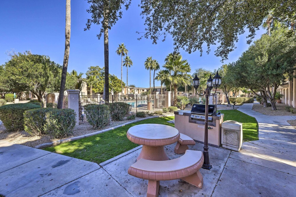 Dog-friendly Condo w/ Pool & Hot Tub in Phoenix view 4
