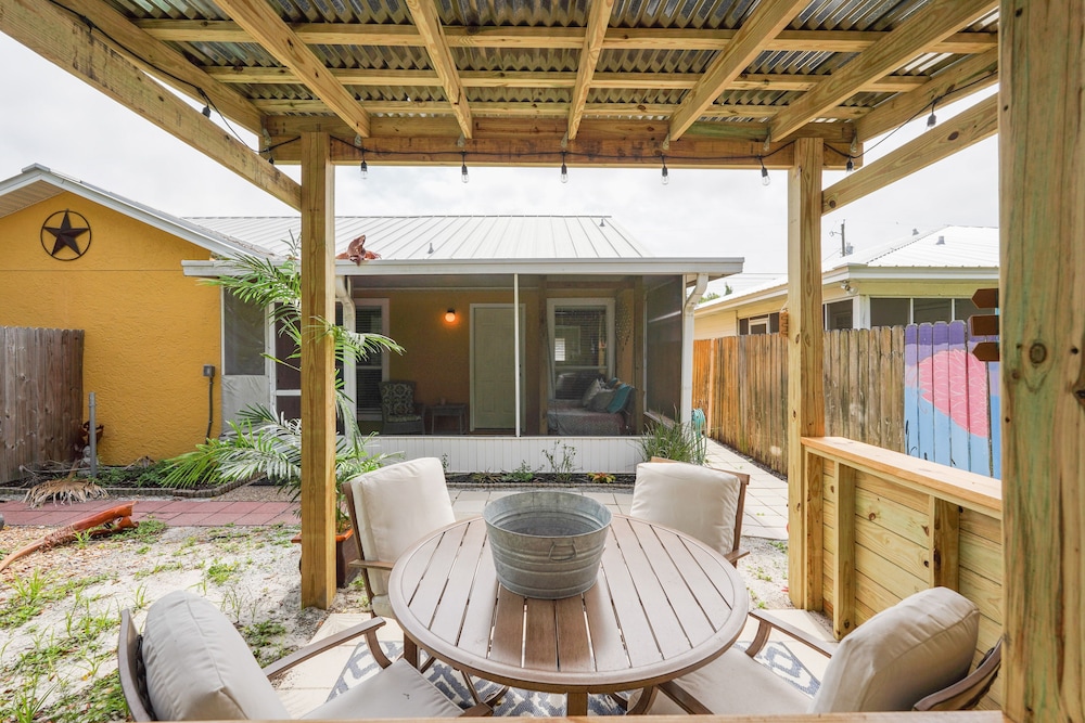 Breezy PCB Vacation Rental w/ Lanai, Walk to Ocean