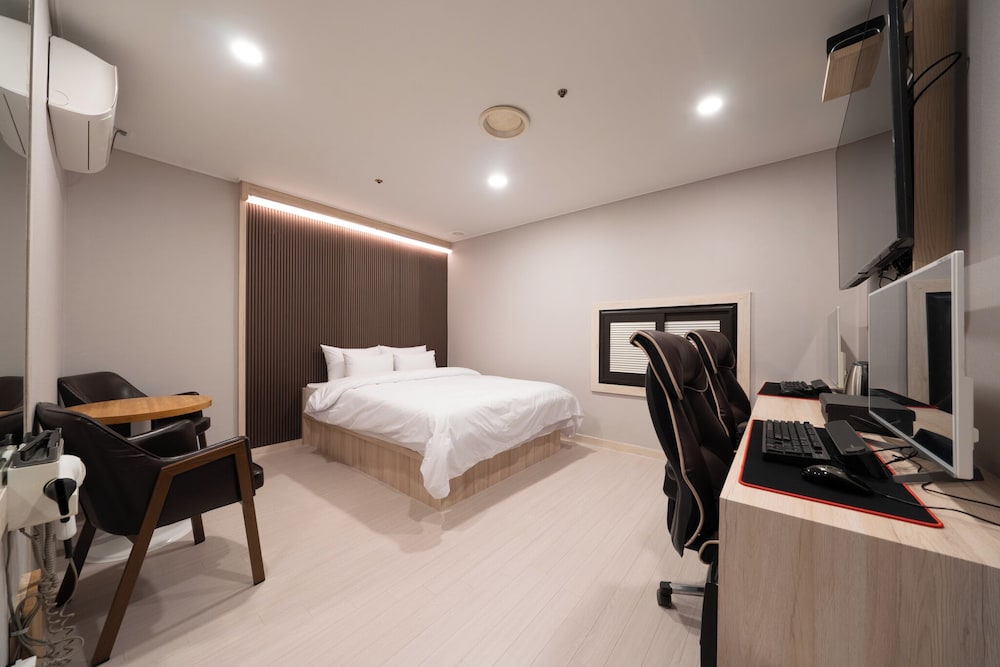 Hwajeong Hotel jun