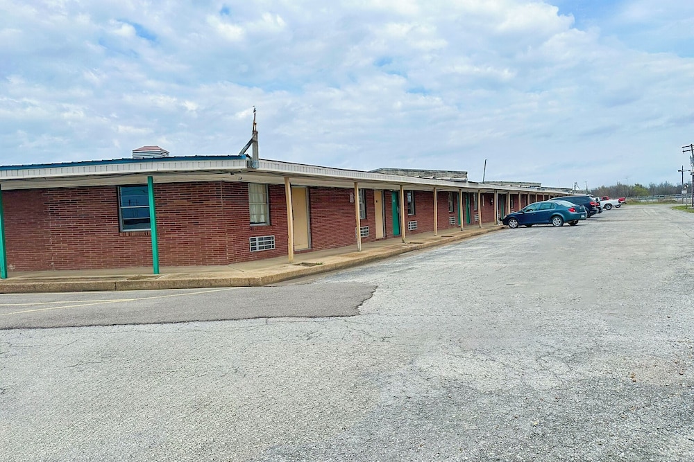 Shamrock Kings Inn By Oyo Marked Tree I-555