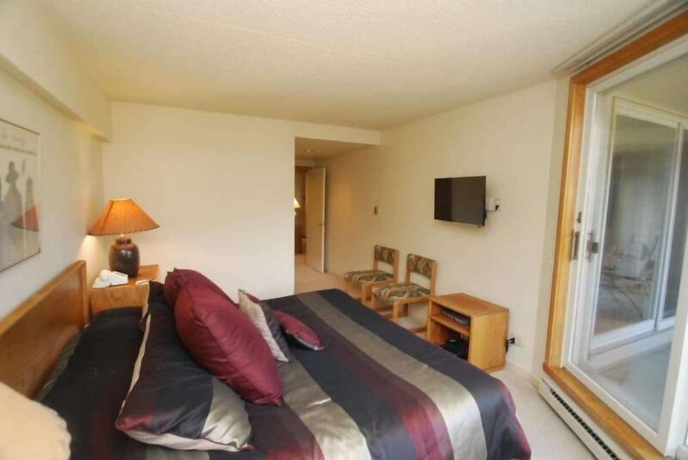 Pines Condominiums 1 Bedroom Apartment by Key to the Rockies