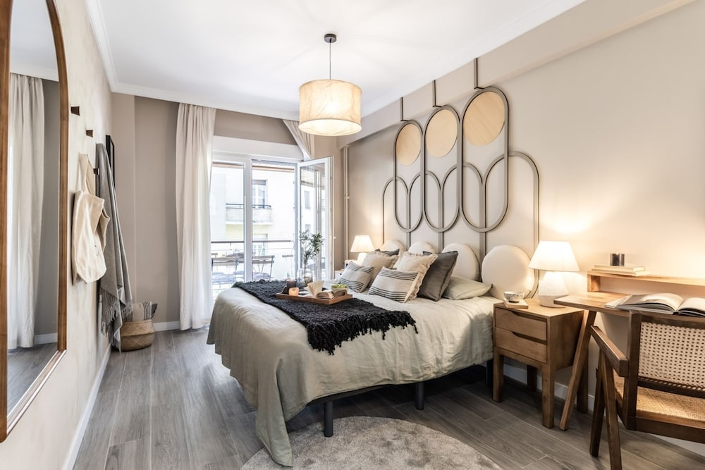 Mondragone - 1 Bedroom and Terrace in Goya