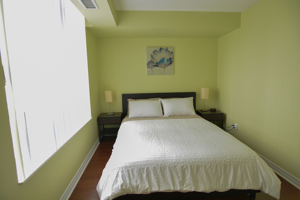 Maplewood Suites - Square One