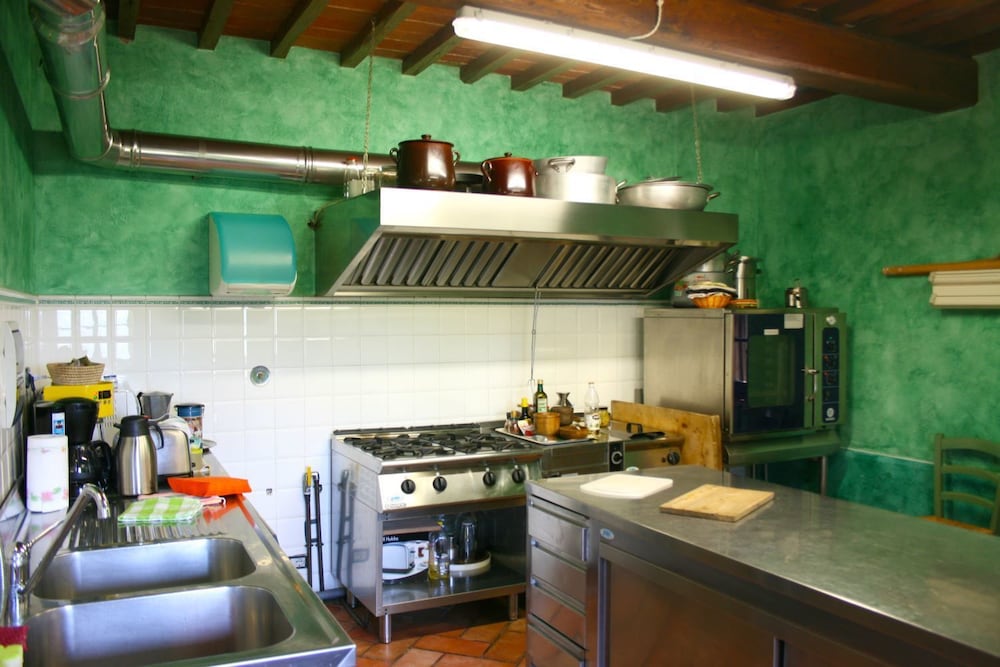 Wonderful private villa for 16 people with WIFI, private pool, TV and parking