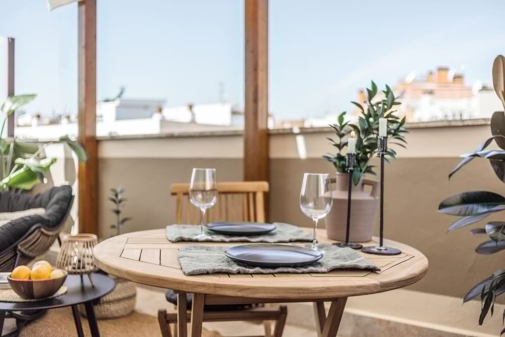 Lugbara - 1 Bedroom and Terrace in Goya